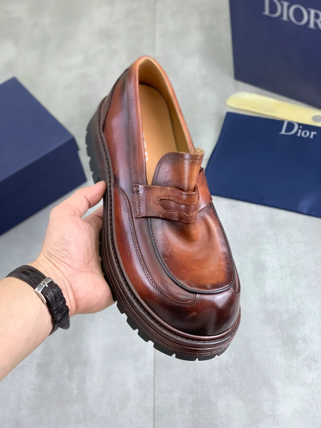 Men's shoes P520 💰【New style】Water-dyed cow lining Original order quality Dior —🆘.Dior Original order purchase, high-end leather shoes, fabric: Made of Italian imported color rubbed wrinkled cowhide➕Water-dyed cow lining/cowhide lining➕Specially available original combination outsole, fine workmanship, real shot🎬Size: 38-45 (with full set of packaging) Color: 3️⃣ colors available